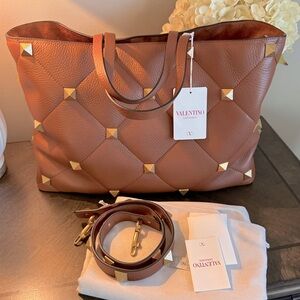 NEW VALENTINO GARAVANI LARGE ROMAN STUD SHOULDER TOTE BAG
